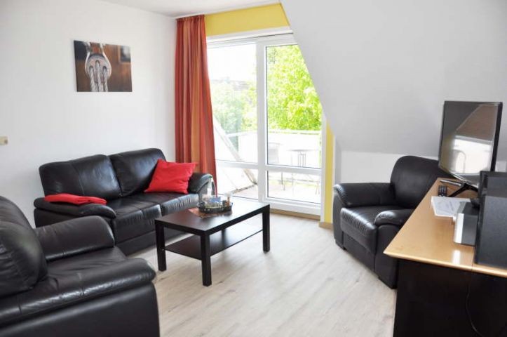 Wohnzimmer mit Balkon